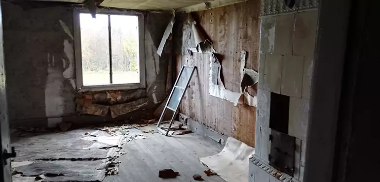 Why Selling a Distressed House Through Traditional Methods Fails in Tempe